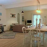 Alba Chiara Villa Uranúpoli